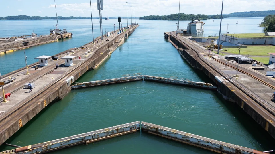 Seca histórica atinge o Canal do Panamá, com possíveis graves consequências ao comércio global
