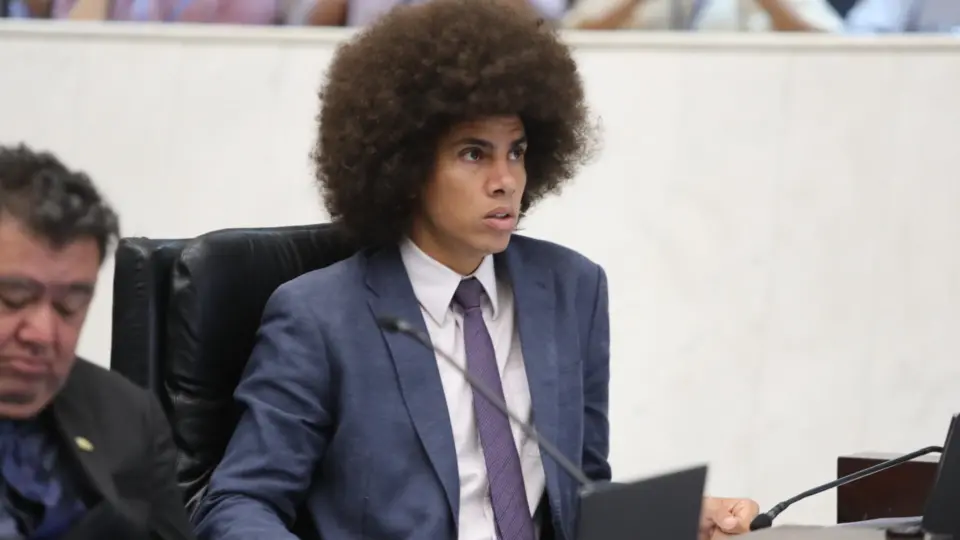 Renato Freitas denuncia Ratinho Jr. por violação dos direitos humanos em presídio
