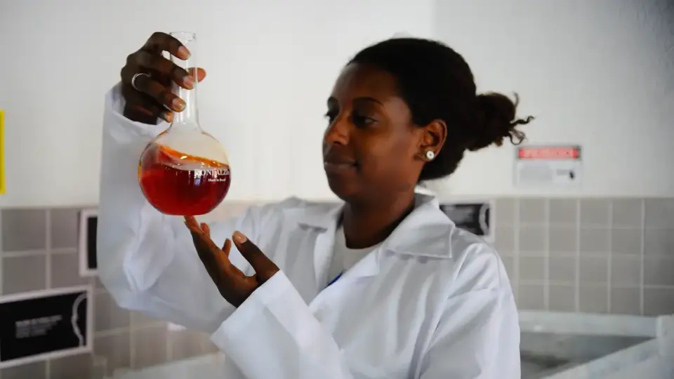 RJ cria bolsas de pesquisa para cientistas mães e cientistas com deficiência