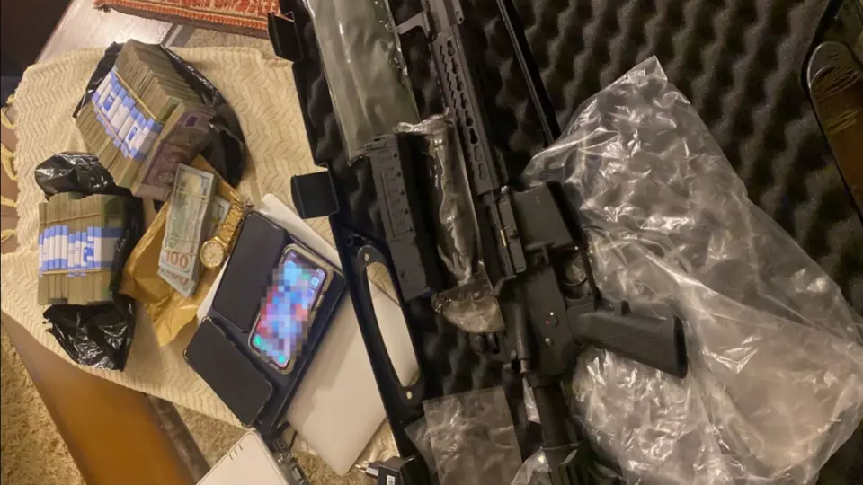 Operação da PF mira esquema internacional de tráfico de 43 mil armas a facções no país