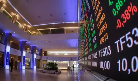 Ibovespa dispara 1,40% com Petrobras; dólar cai pelo 3º dia seguido