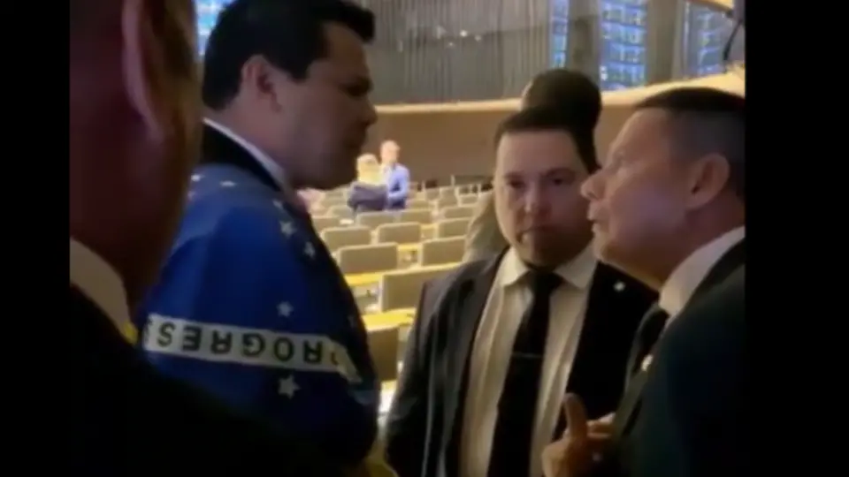Deputado bolsonarista parte para cima de Mourão por ele ter sido cordial com Dino