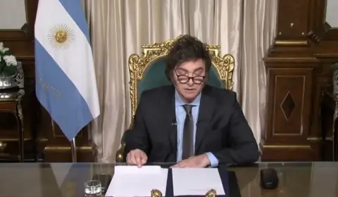Em mensagem de fim de ano, Milei repassa ao Congresso responsabilidade por crise