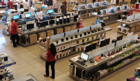 Vendas no varejo crescem 0,6% em julho, após caírem no mês anterior