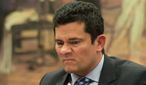 PF encontra despacho em que Moro manda grampear autoridade com foro, diz site