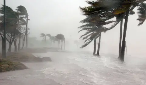 Seis estados entram em alerta de perigo para tempestade nesta terça-feira (2)