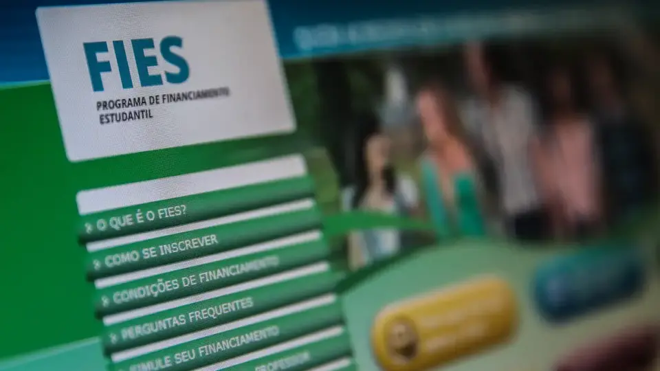 Estudantes poderão abater dívida do Fies com prestação de serviço público
