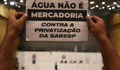 Privatização da Sabesp gera chuva de críticas. Governador justifica entrega da empresa sem concorrência pelo ‘tamanho do cheque’