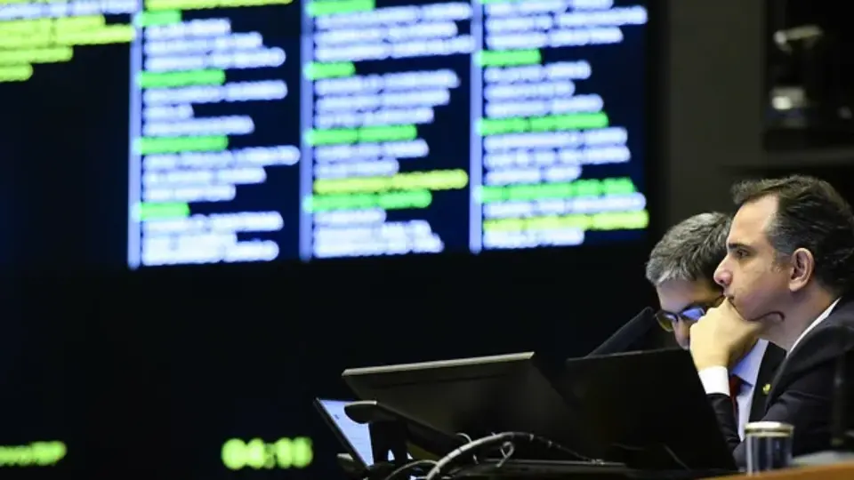 Congresso aprova emenda com ataques à reforma agrária, mulheres e LGBTQIA+