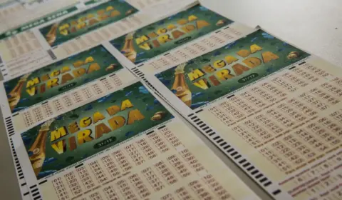 Sensacionalista: Mega da virada: brasileiro para de pagar impostos para já ir se acostumando a ser bilionário