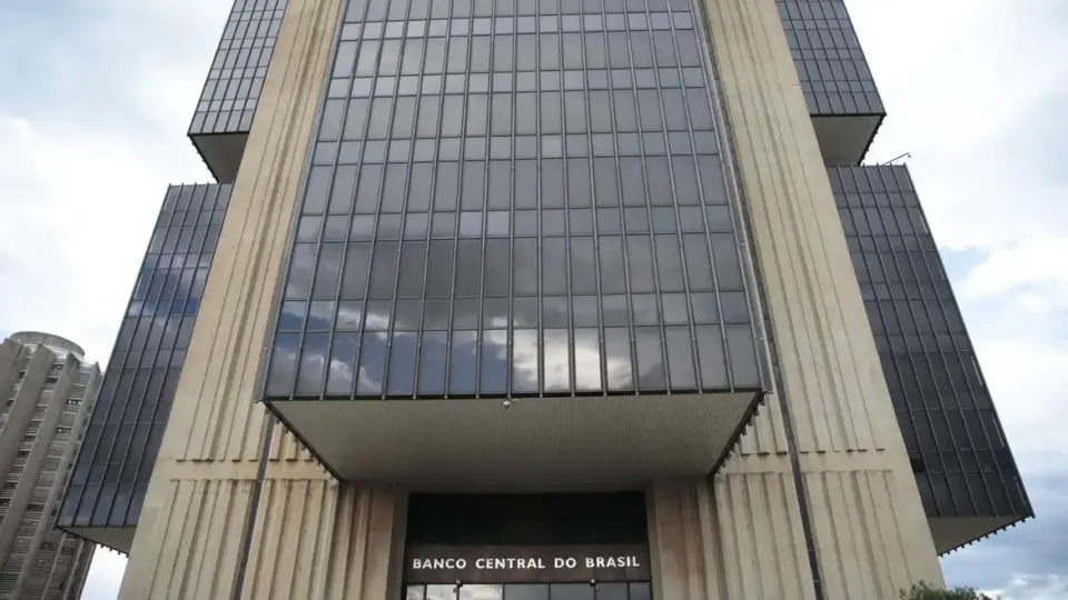 BC abre inscrições para concurso com 100 vagas e salário inicial de R$ 20,9 mil