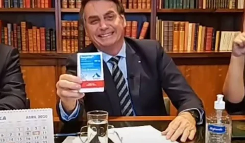 Cartão fraudado: assessores de Bolsonaro acusados ganharam R$ 500 mil em 6 meses