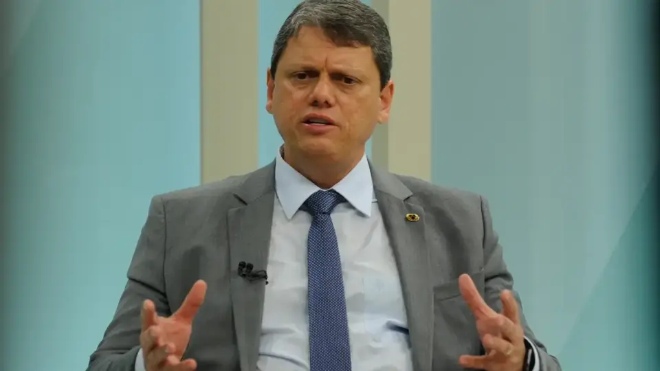 Tarcísio diz que não investirá em câmeras de PMs, apesar de estudos atestarem eficácia