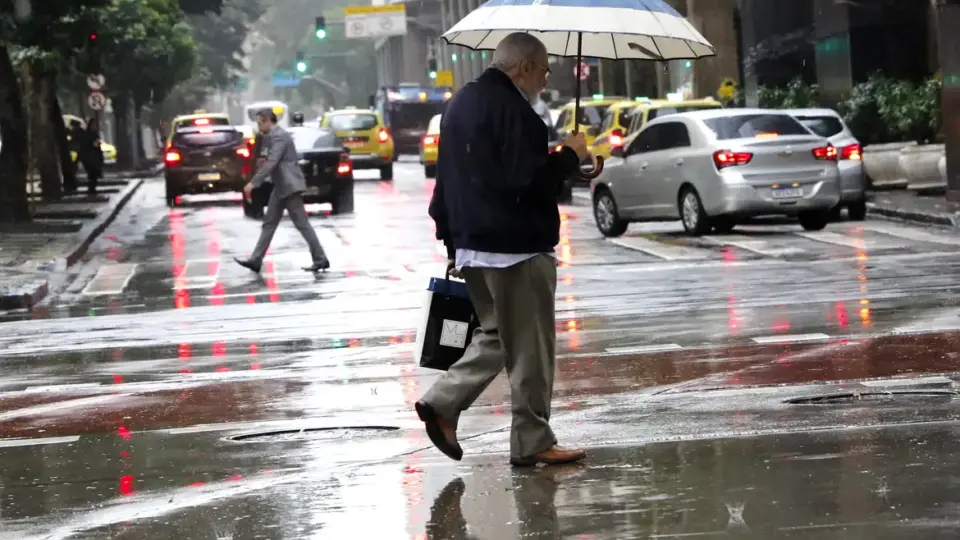 Grande SP registra chuva intensa e granizo; Inmet alerta para temporais no RJ e MG