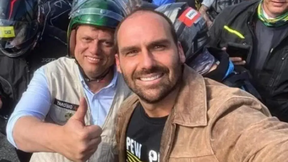 Lei de Tarcísio livra Eduardo Bolsonaro de multa de mais de R$ 100 mil na pandemia