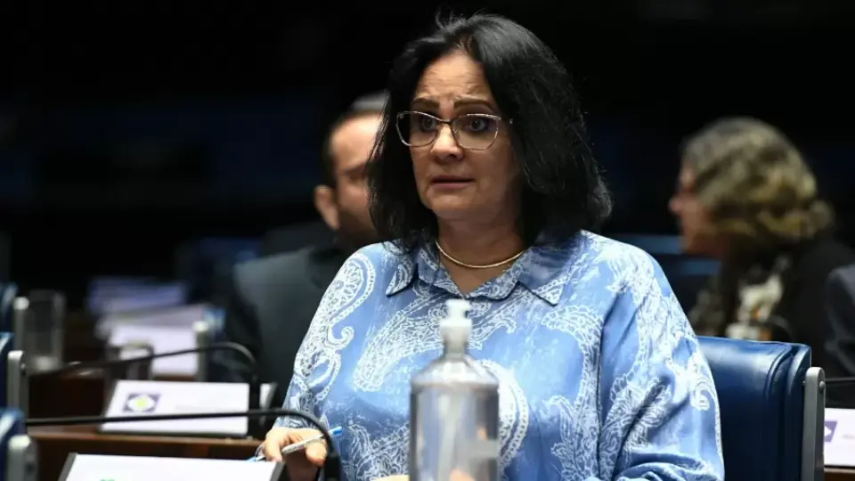 Damares promoveu desinformação sobre Cannabis e defende empresa ligada às fraudes no INSS