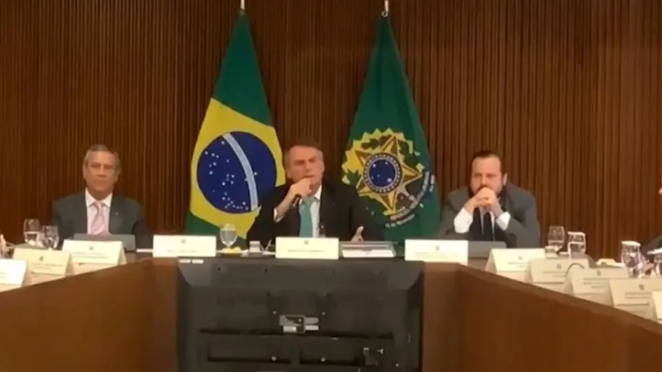 Mobilização bolsonarista é destaque, mas não supera denúncias