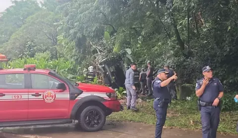 Helicóptero cai em Barueri (SP) e deixa sete pessoas feridas