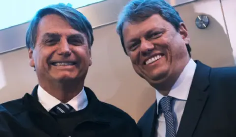 Tarcísio nega golpismo de Bolsonaro em público e atua nos bastidores para esfriar clima no STF