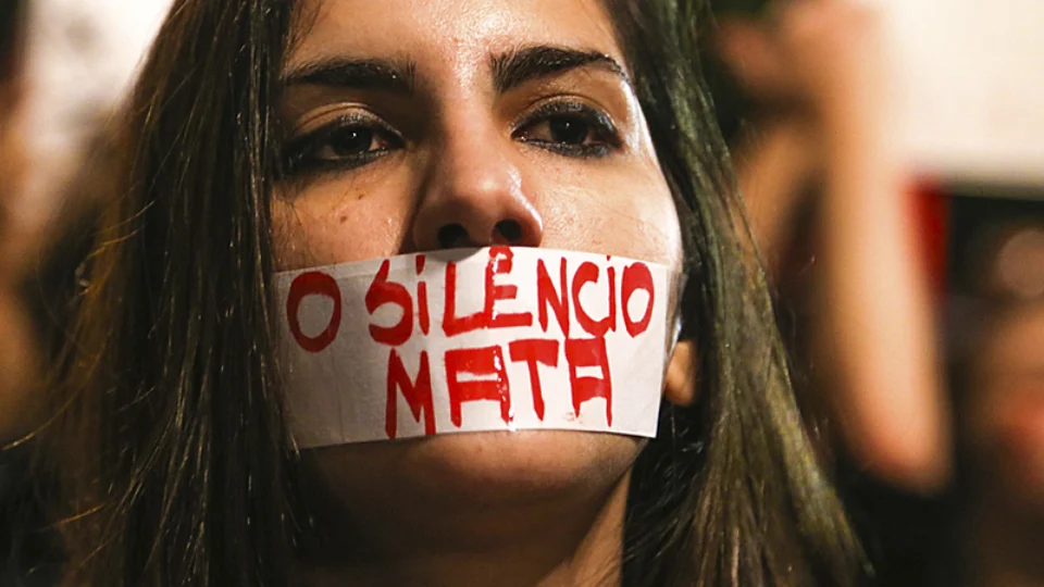 Afastamento do trabalho por violência contra as mulheres cresce 300% em quatro anos