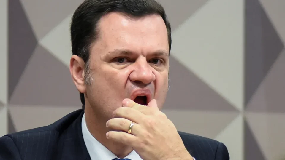 Anderson Torres pede diligência, mas acaba se complicando ainda mais em julgamento