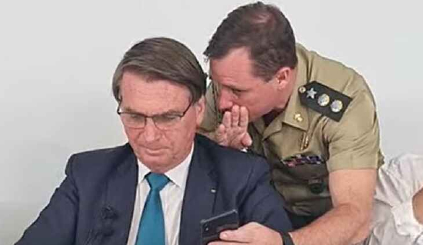 Mauro Cid Mauro Cid e o ex-presidente Jair bolsonaro