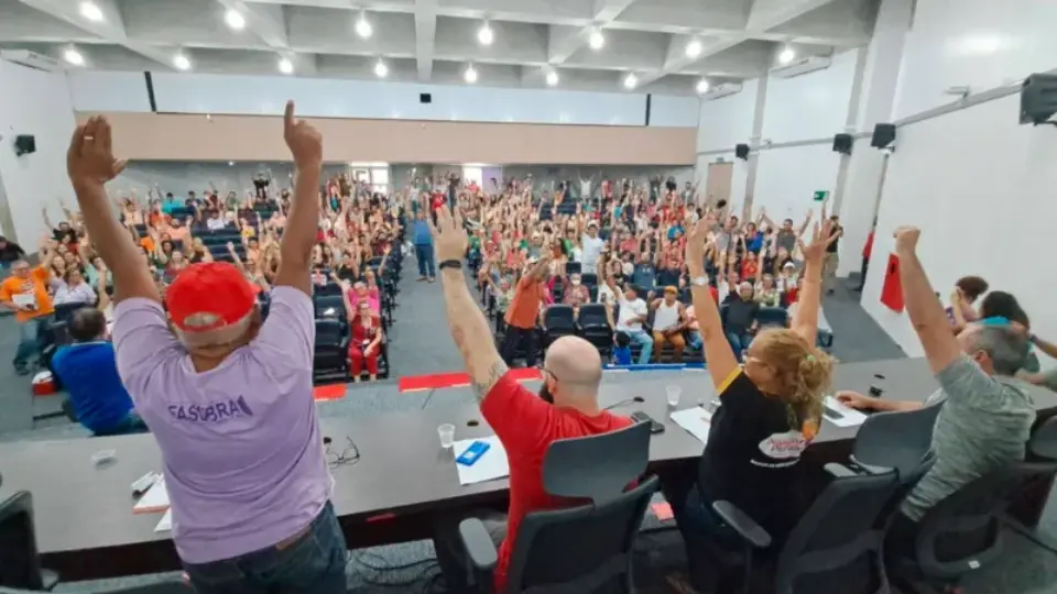 Greve de servidores federais da educação completa uma semana ‘bem forte’