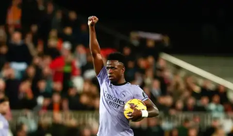 LaLiga investiga vídeo de menino chamando Vinicius Júnior de macaco na Espanha