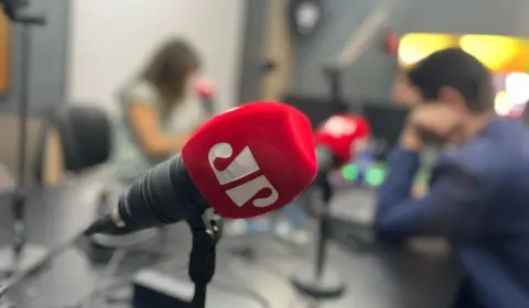 Jovem Pan é multada em R$ 1,5 milhão por campanha de desinformação; MPF vai recorrer