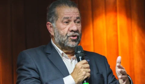 Lupi foi alertado de denúncias sobre descontos em 2023, mostra ata de reunião