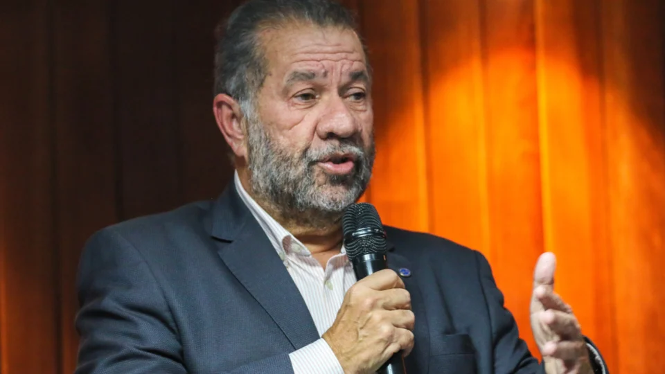 Lupi foi alertado de denúncias sobre descontos em 2023, mostra ata de reunião