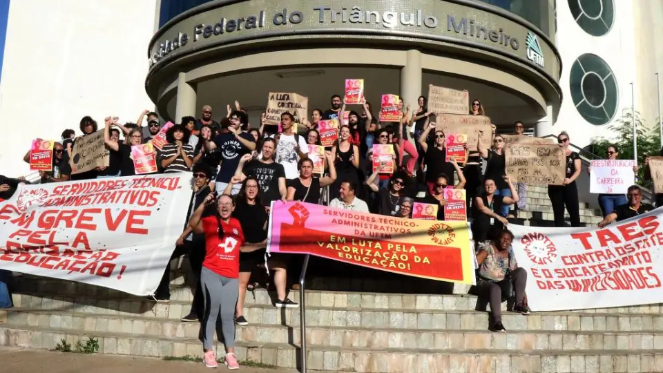 Greve nas universidades: um sindicato aceita proposta do governo, mas outros dois mantêm paralisação