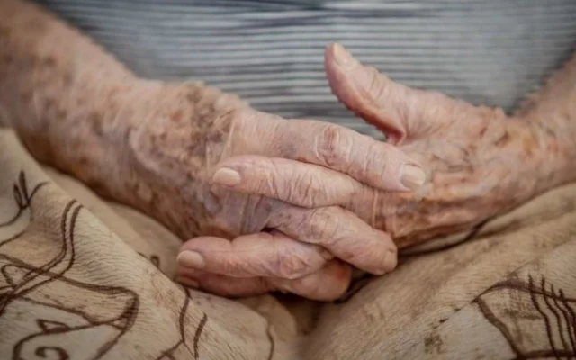 Cinco mudanças de hábito retardam declínio cognitivo em idosos, mostra estudo