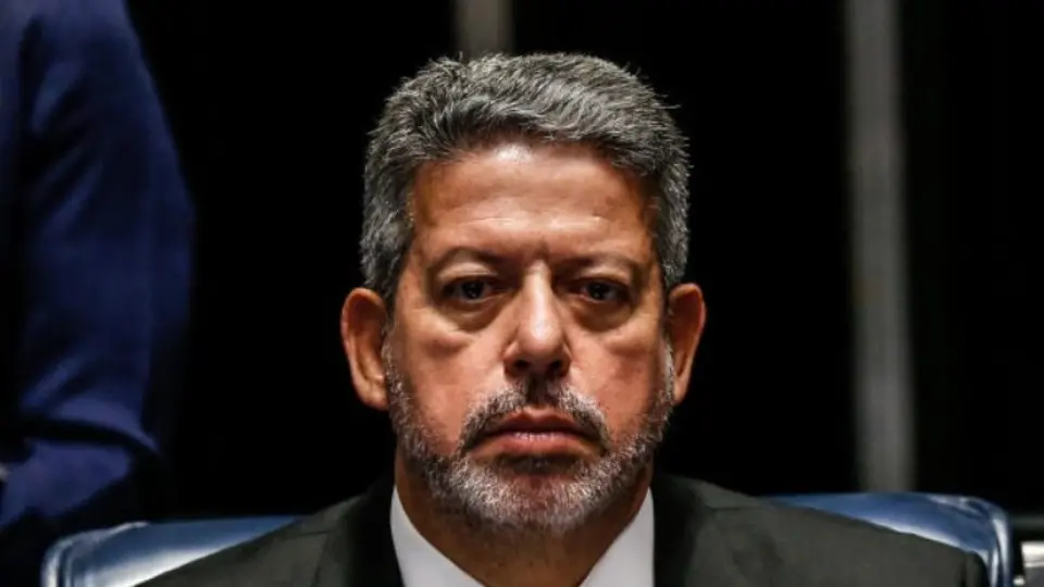 A vingança de Lira: presidente da Câmara confronta o governo