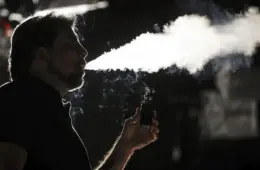 Comissão do Senado vota hoje projeto que libera venda de cigarro eletrônico