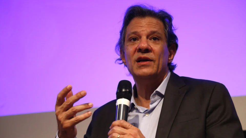 Redução de imposto para jet ski foi único legado de Bolsonaro para a reforma tributária, diz Haddad