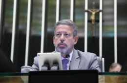 Lira reage ao STF e instala comissão para analisar PEC das Drogas na Câmara