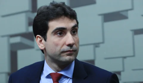 Galípolo diz que queda no desemprego exige cautela na política monetária