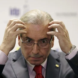 Dino manda bloquear até R$ 6 milhões de Eduardo Cunha por indicação de emendas