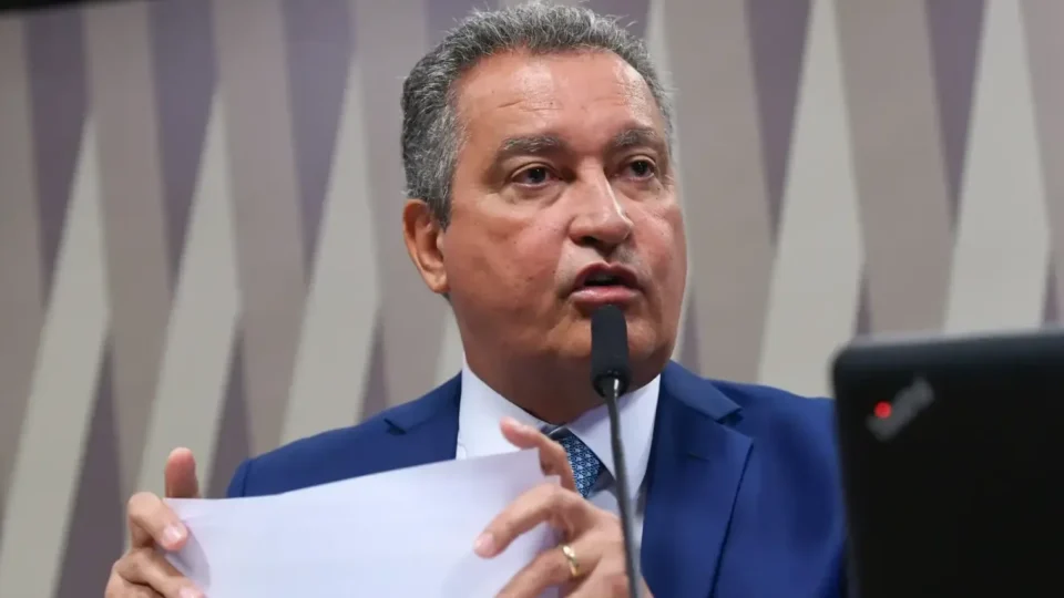 Ministro Rui Costa mantém silêncio sobre escândalo na Abin, que faz parte da sua pasta