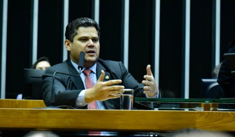 Haddad e Alcolumbre discutem retomada de trechos da MP que aumenta arrecadação