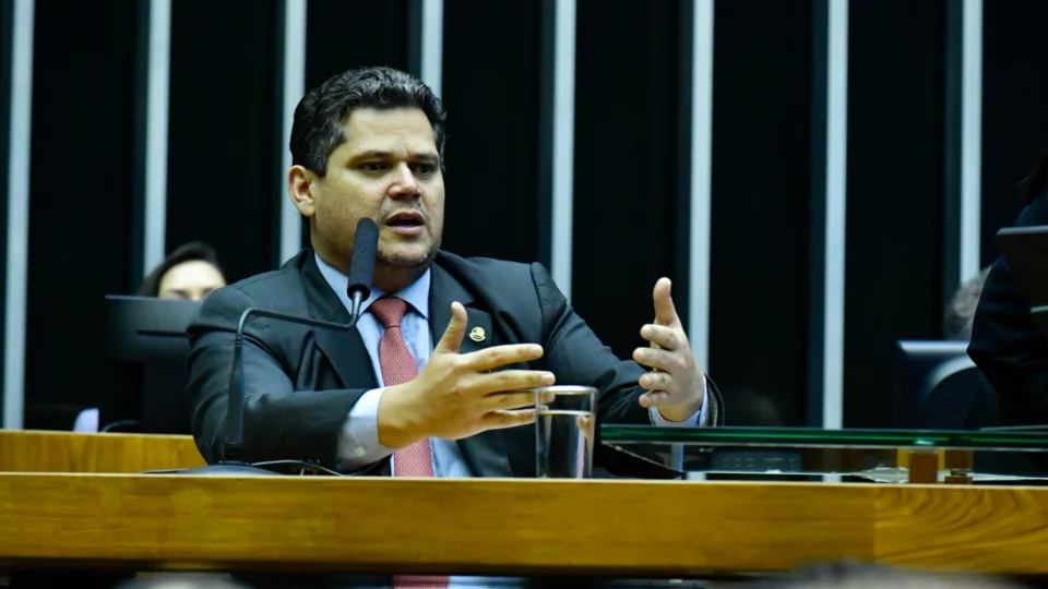 Anistia fica ‘perdida’ enquanto Alcolumbre tenta conduzir debate
