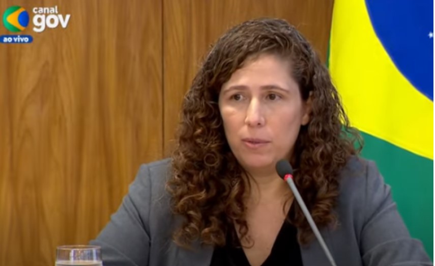 Com adiamento de concurso anunciado pelo governo, muitas pessoas precisarão negociar com companhias de ônibus e empresas aéreas