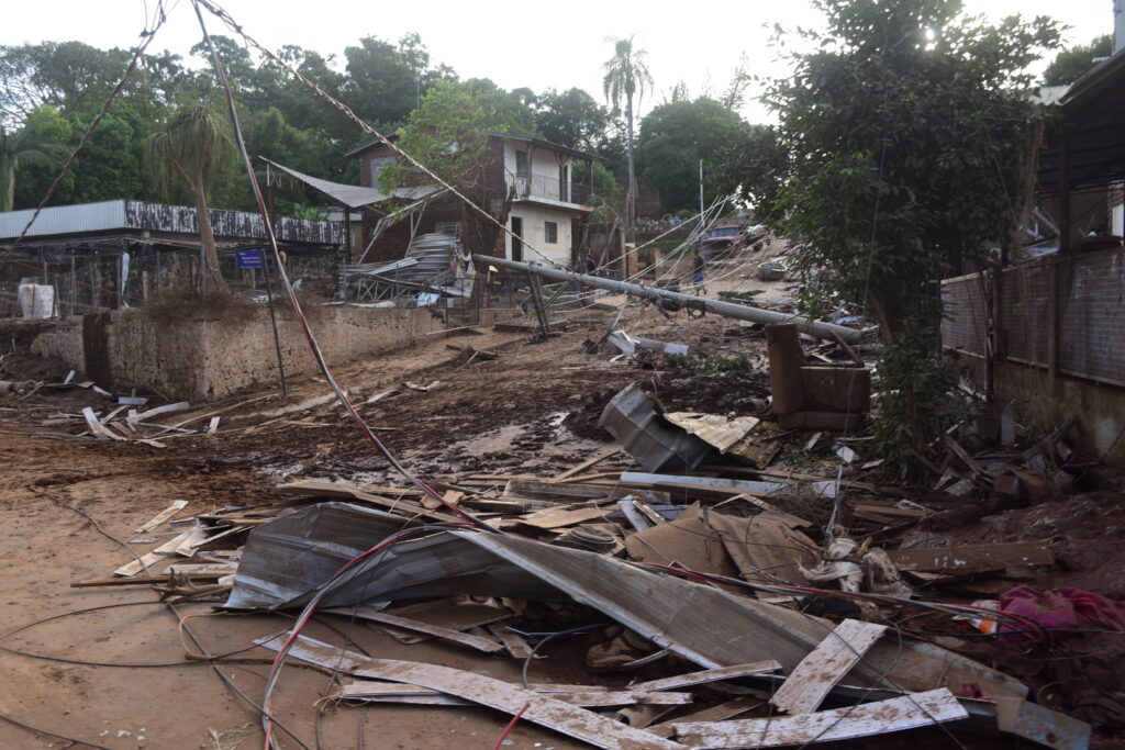 quase Destruição causada pelos temporais e enchentes em Cruzeiro do Sul (Diogo Zanatta/ICL Notícias)