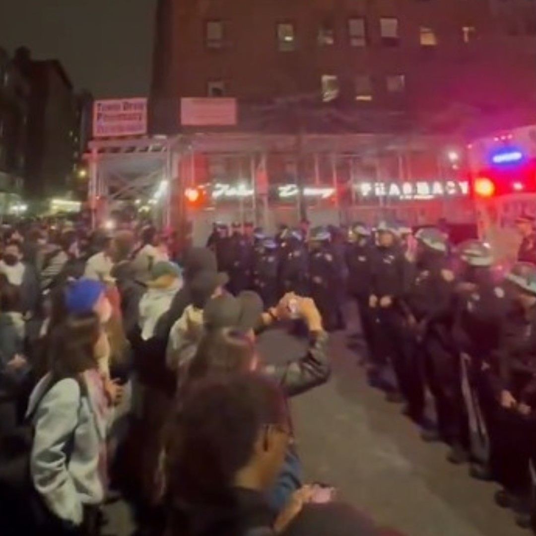 Columbia Polícia formada antes de prender estudantes na Universidade de Columbia