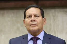 Mourão diz por que não ajudou vítimas da enchente no RS: ‘Não vejo como minha função’