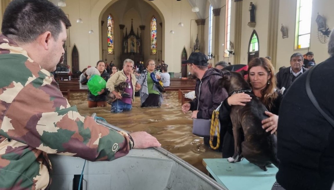 mortes Desabrigados ficaram ilhados na Igreja Imaculada, em Canoas, que foi invadida pela água