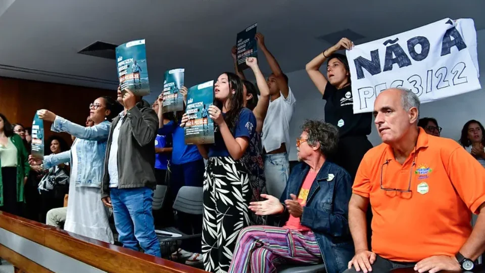 Em meio à polêmica da PEC da privatização das praias, juiz considera inconstitucional taxa de uso de terrenos de marinha