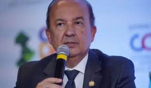 Jorginho Mello admite outro candidato de direita e abre abismo com Carlos Bolsonaro