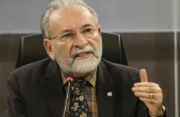 Presidente do CFM diz que há limites para autonomia da mulher